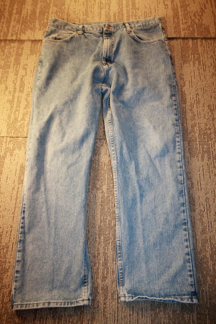 Wrangler Authentic Jeans Mens 38x30 Blue Light Wash Relaxed Straight Denim